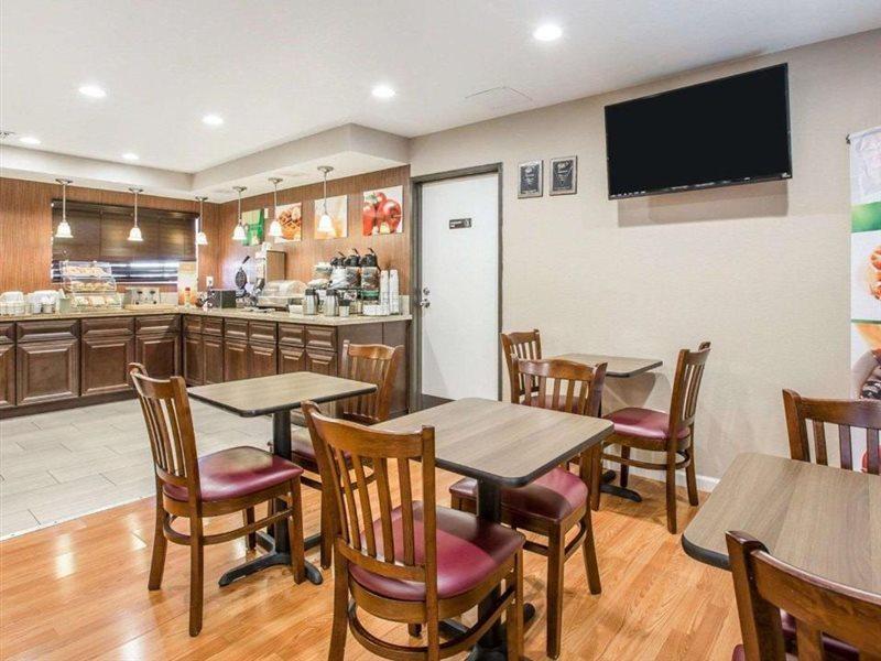Quality Inn & Suites Woodland - Sacramento Airport Buitenkant foto