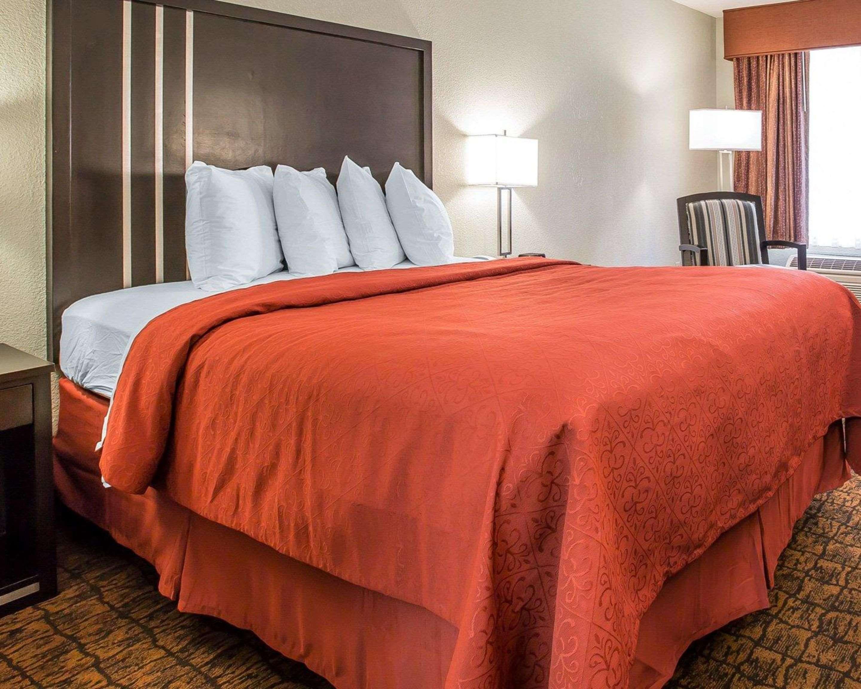 Quality Inn & Suites Woodland - Sacramento Airport Buitenkant foto