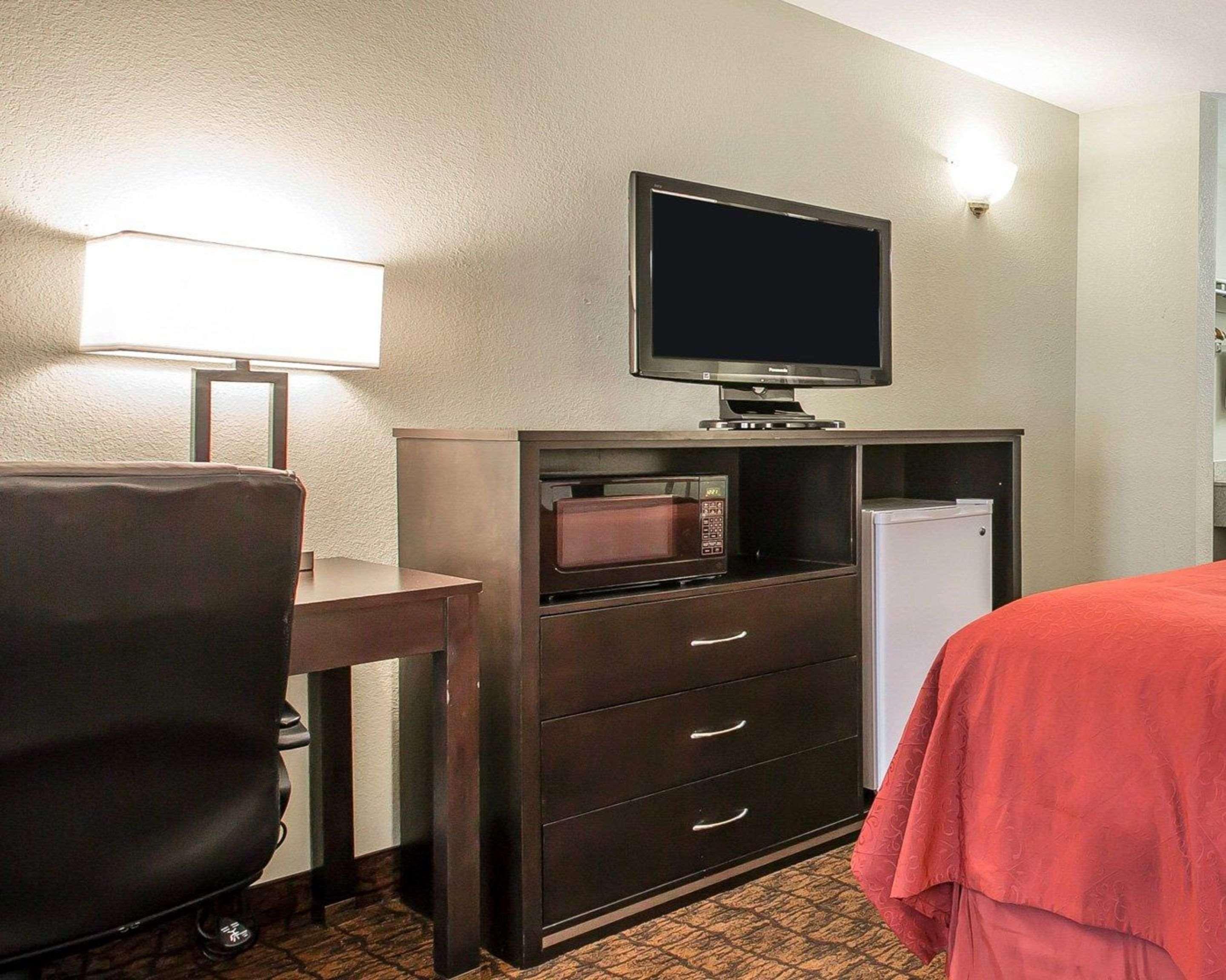 Quality Inn & Suites Woodland - Sacramento Airport Buitenkant foto