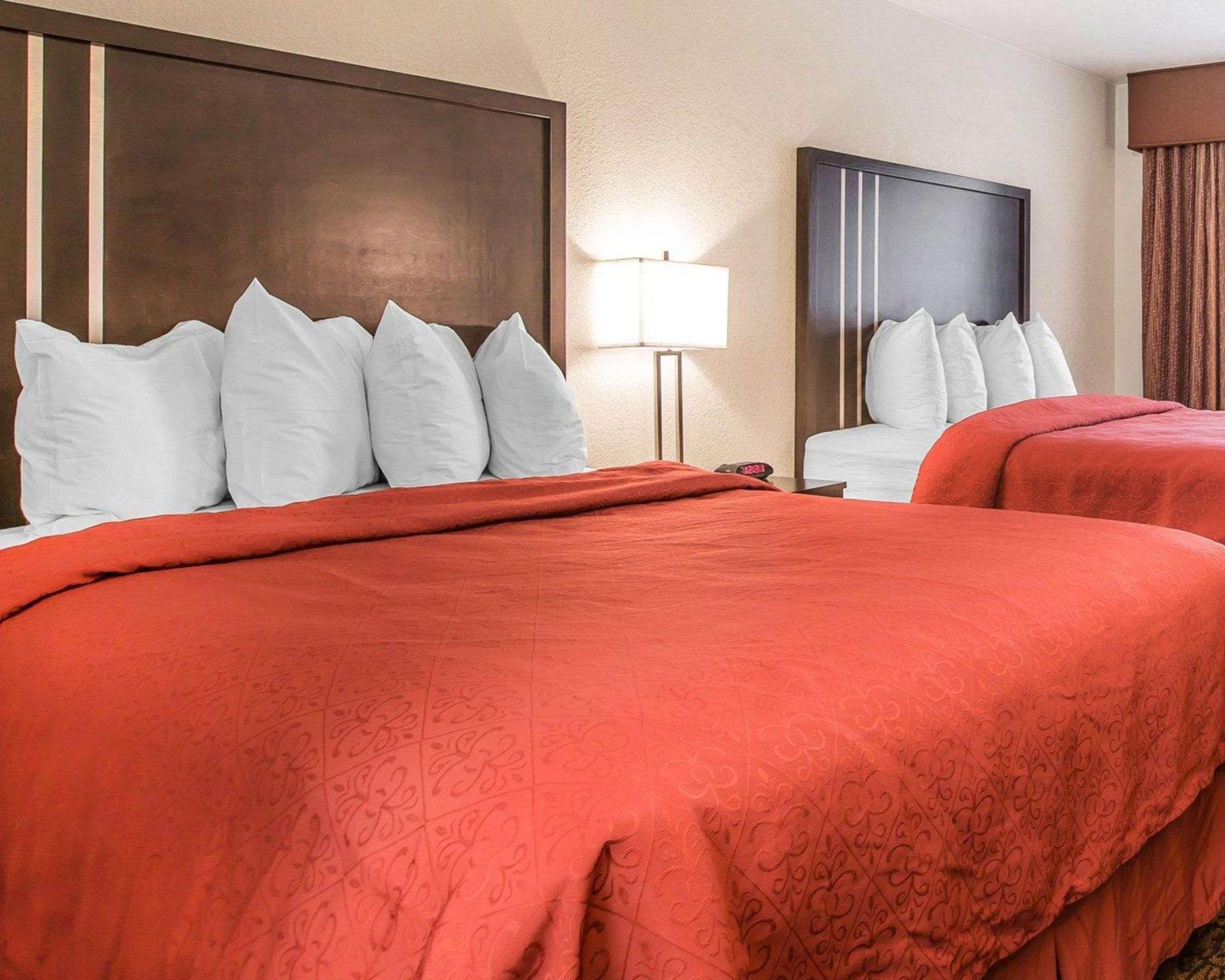 Quality Inn & Suites Woodland - Sacramento Airport Buitenkant foto
