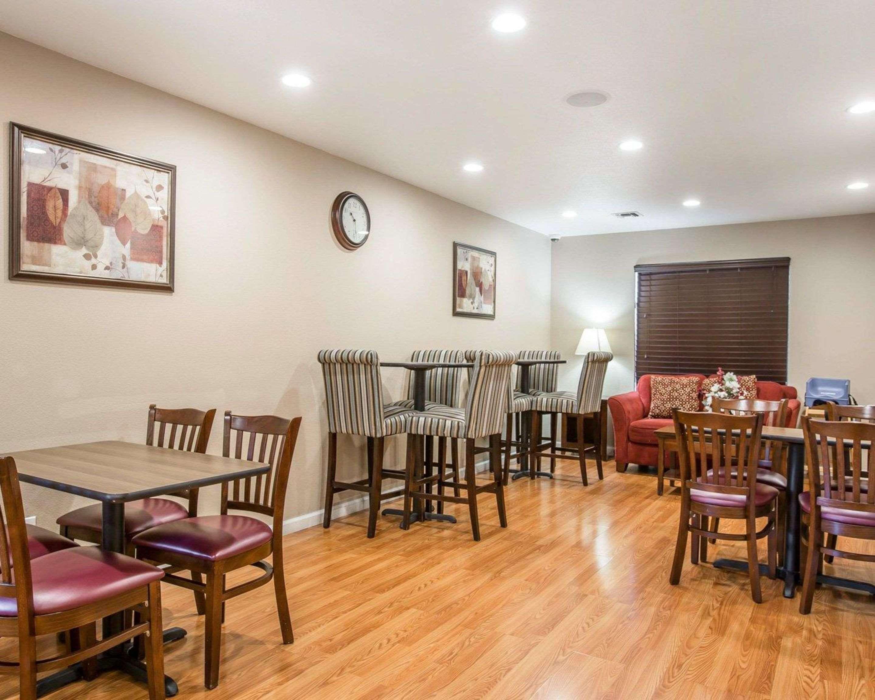 Quality Inn & Suites Woodland - Sacramento Airport Buitenkant foto