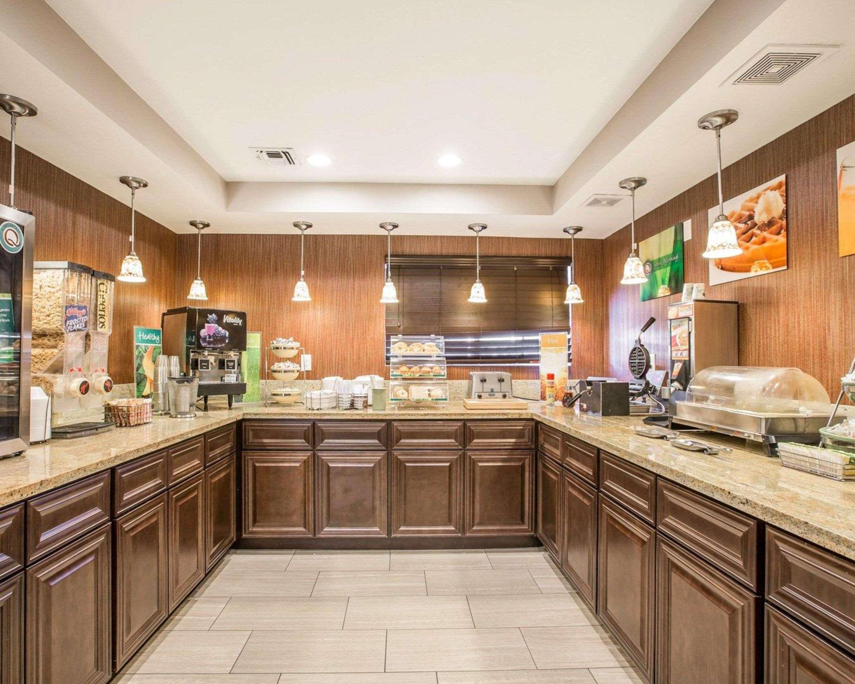 Quality Inn & Suites Woodland - Sacramento Airport Buitenkant foto