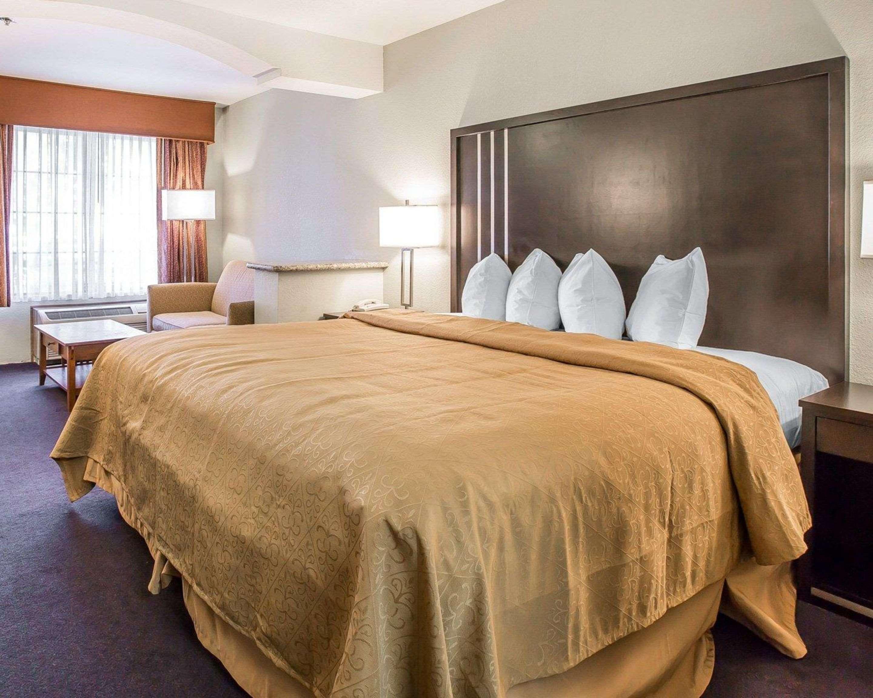 Quality Inn & Suites Woodland - Sacramento Airport Buitenkant foto