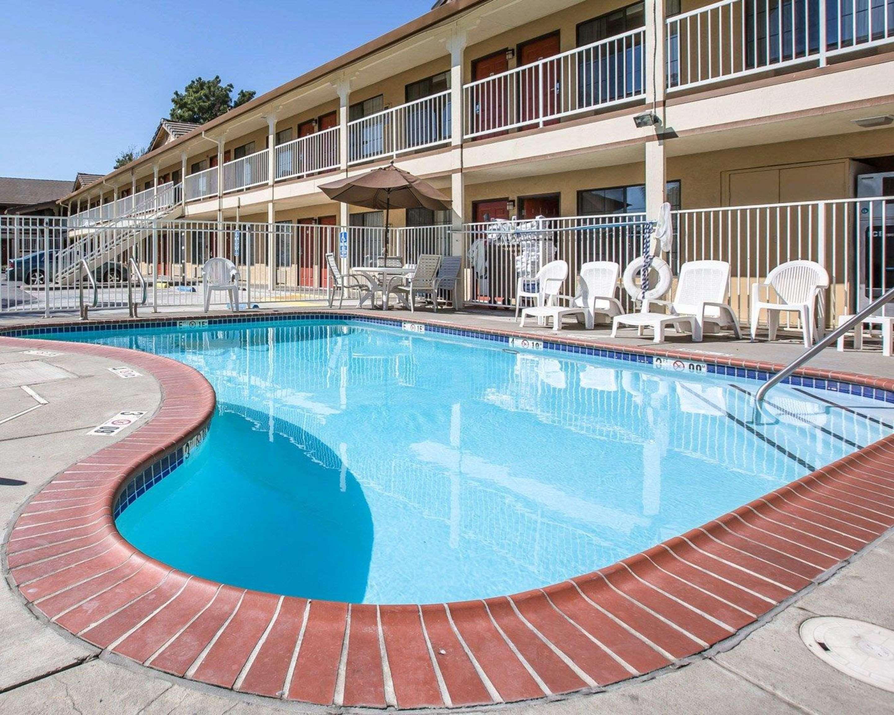 Quality Inn & Suites Woodland - Sacramento Airport Buitenkant foto