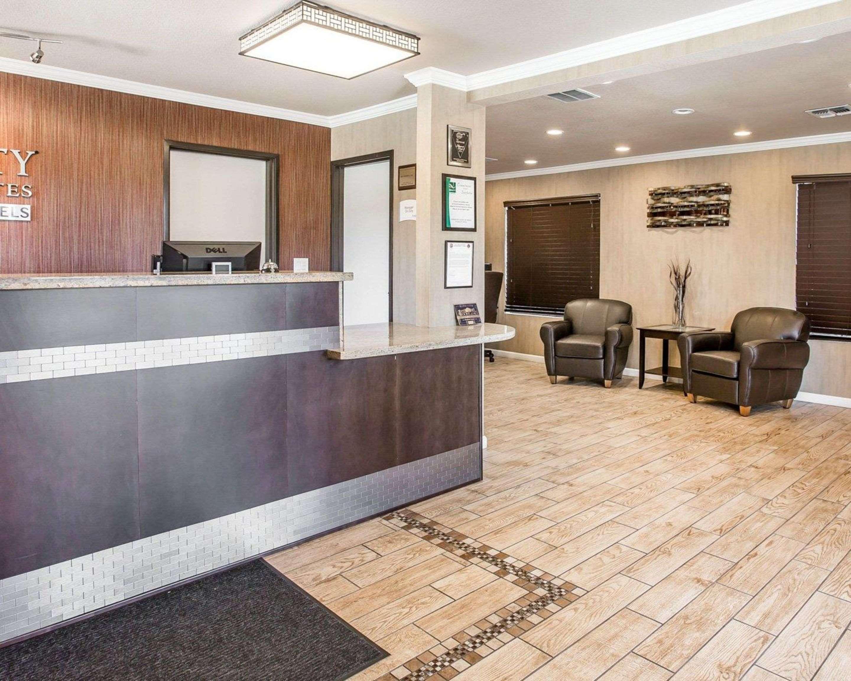 Quality Inn & Suites Woodland - Sacramento Airport Buitenkant foto