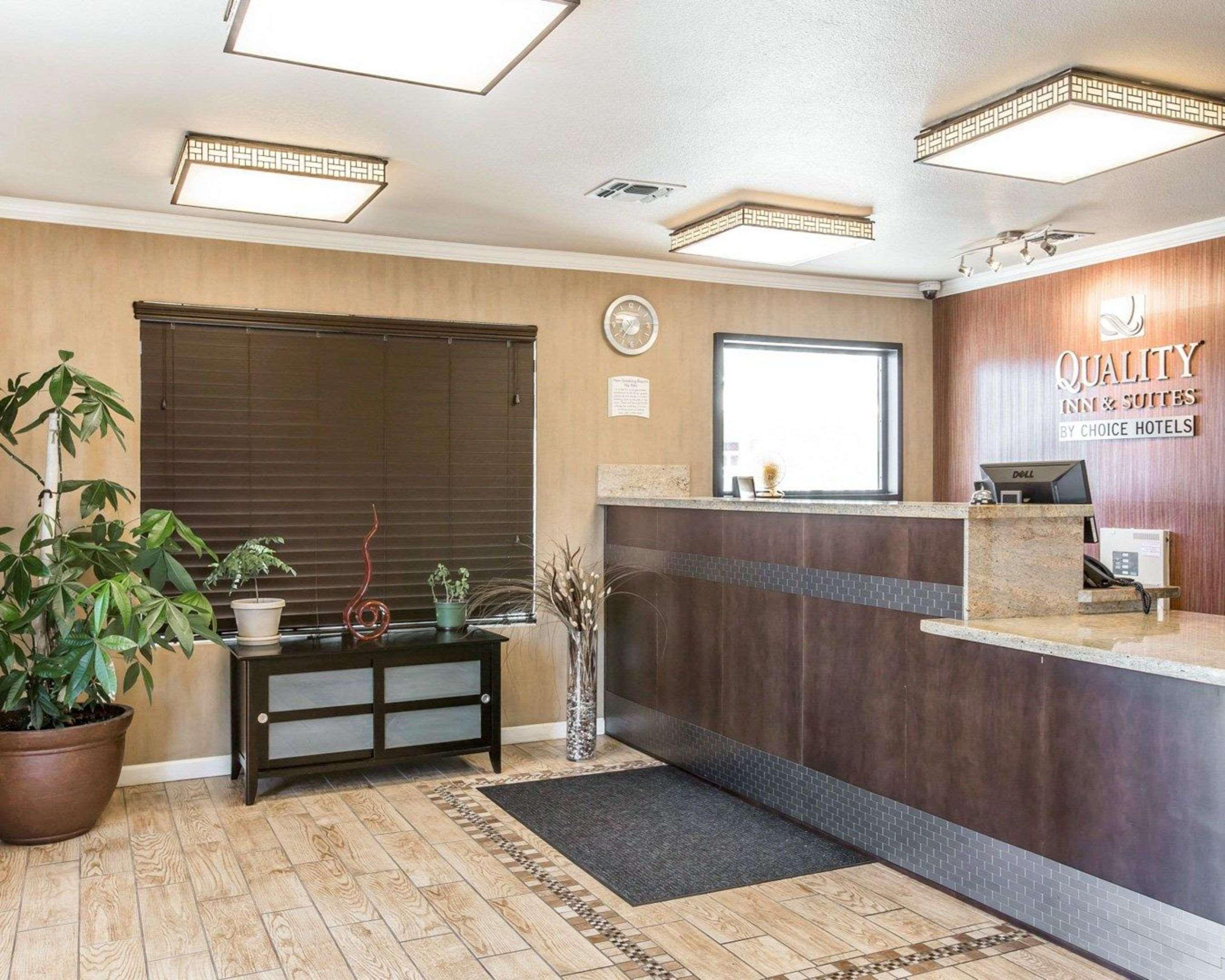 Quality Inn & Suites Woodland - Sacramento Airport Buitenkant foto
