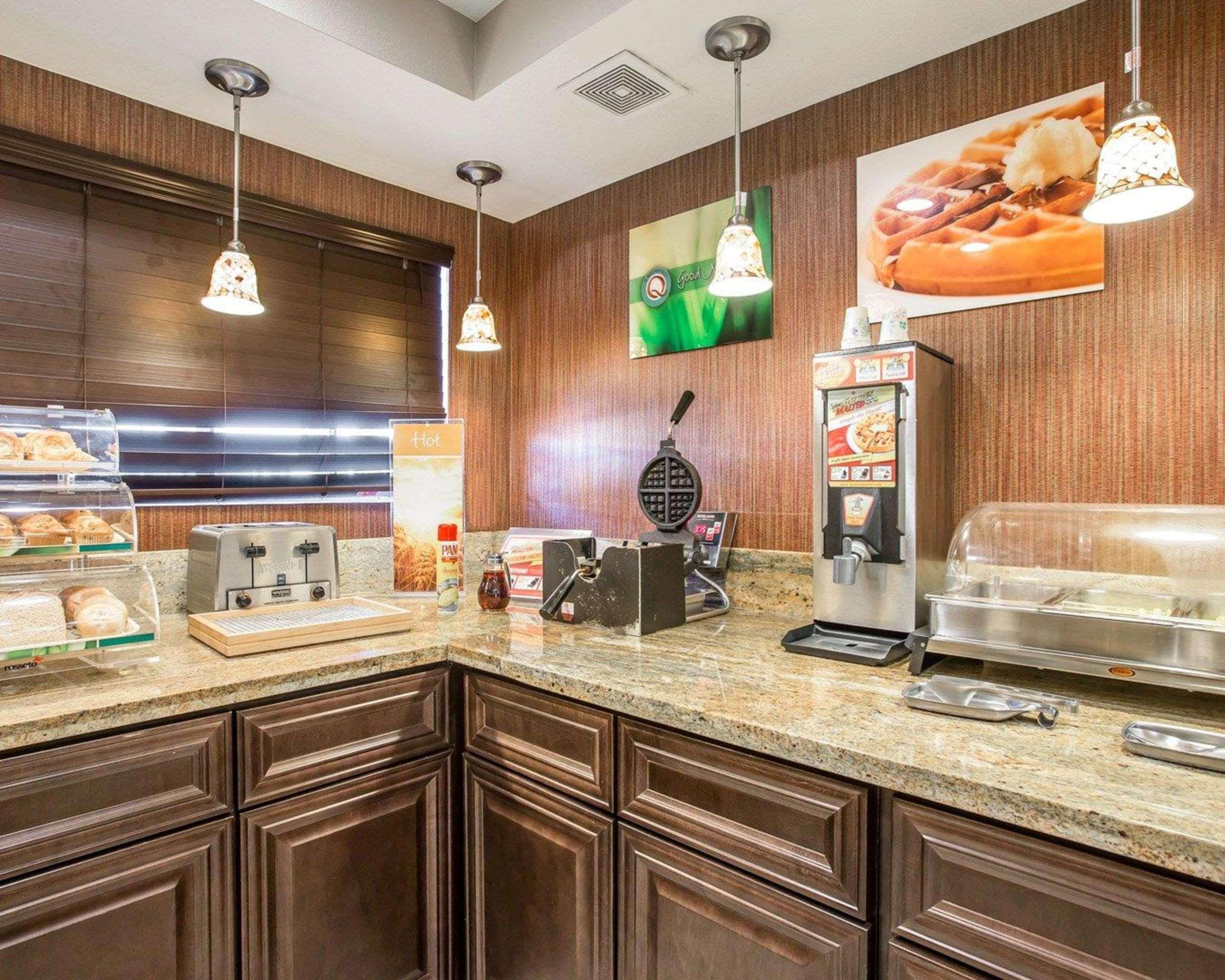 Quality Inn & Suites Woodland - Sacramento Airport Buitenkant foto