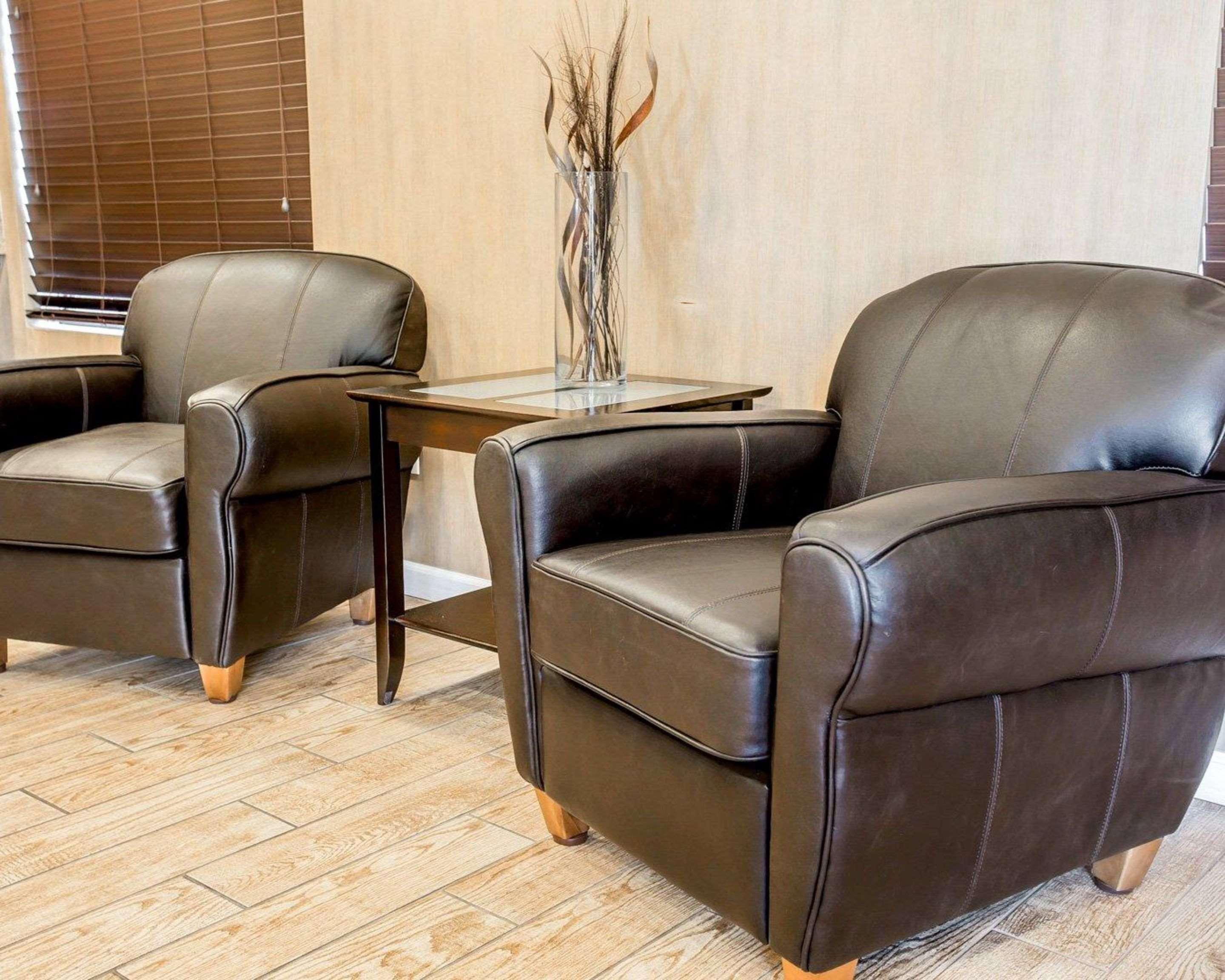 Quality Inn & Suites Woodland - Sacramento Airport Buitenkant foto