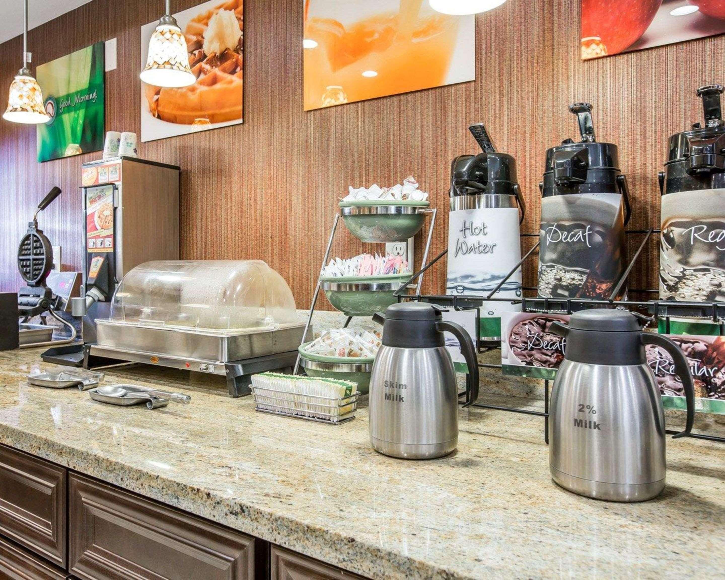 Quality Inn & Suites Woodland - Sacramento Airport Buitenkant foto