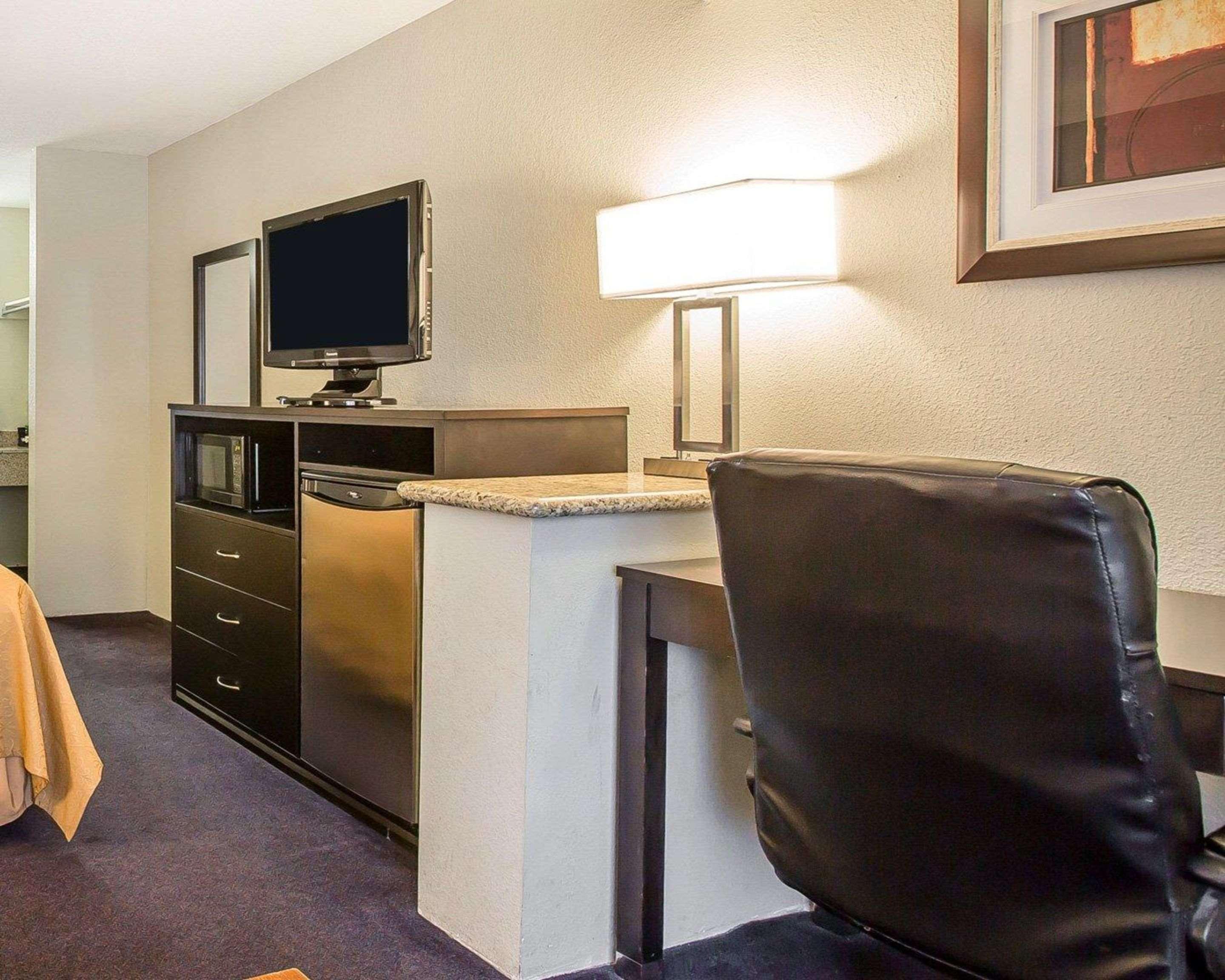 Quality Inn & Suites Woodland - Sacramento Airport Buitenkant foto
