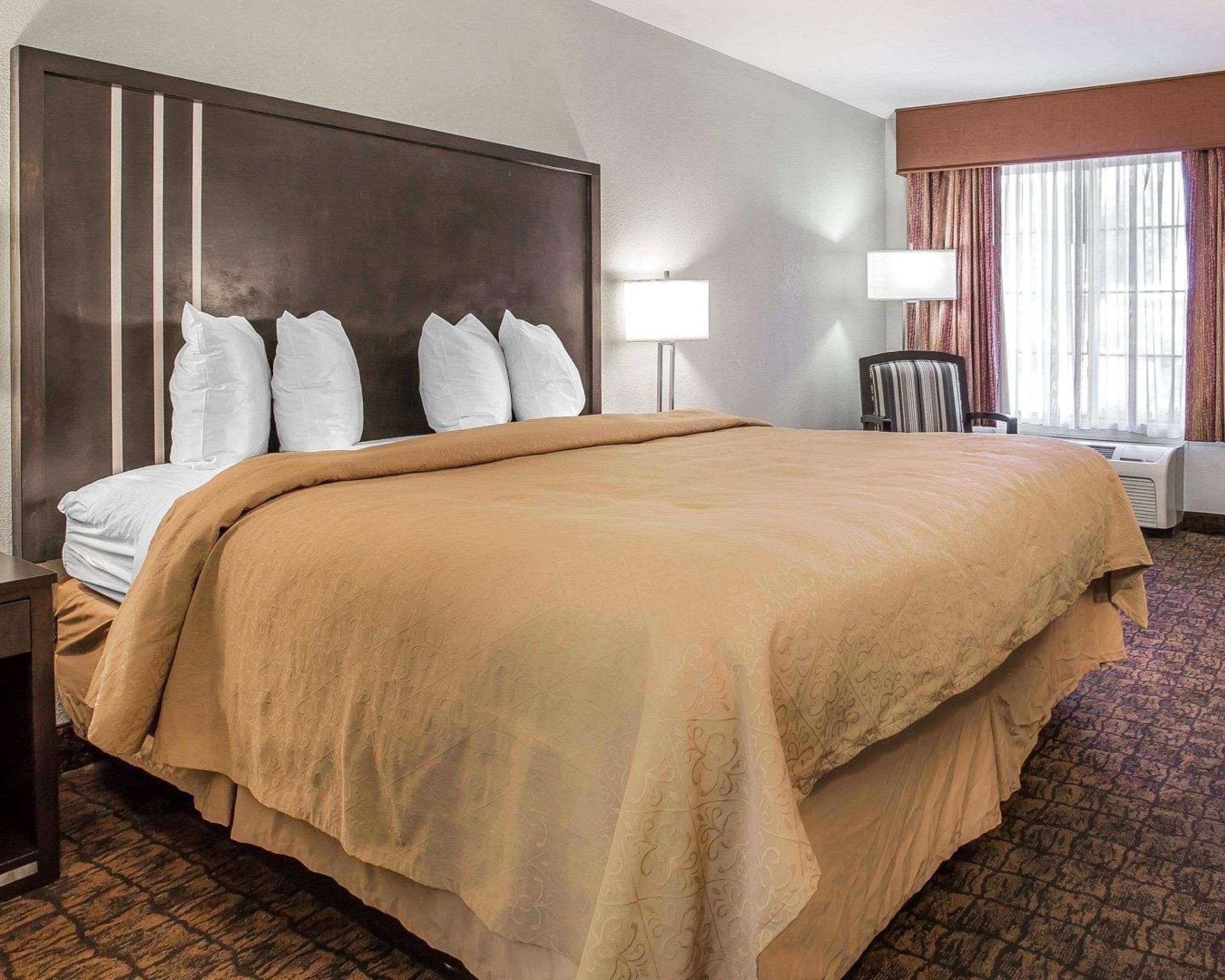 Quality Inn & Suites Woodland - Sacramento Airport Buitenkant foto