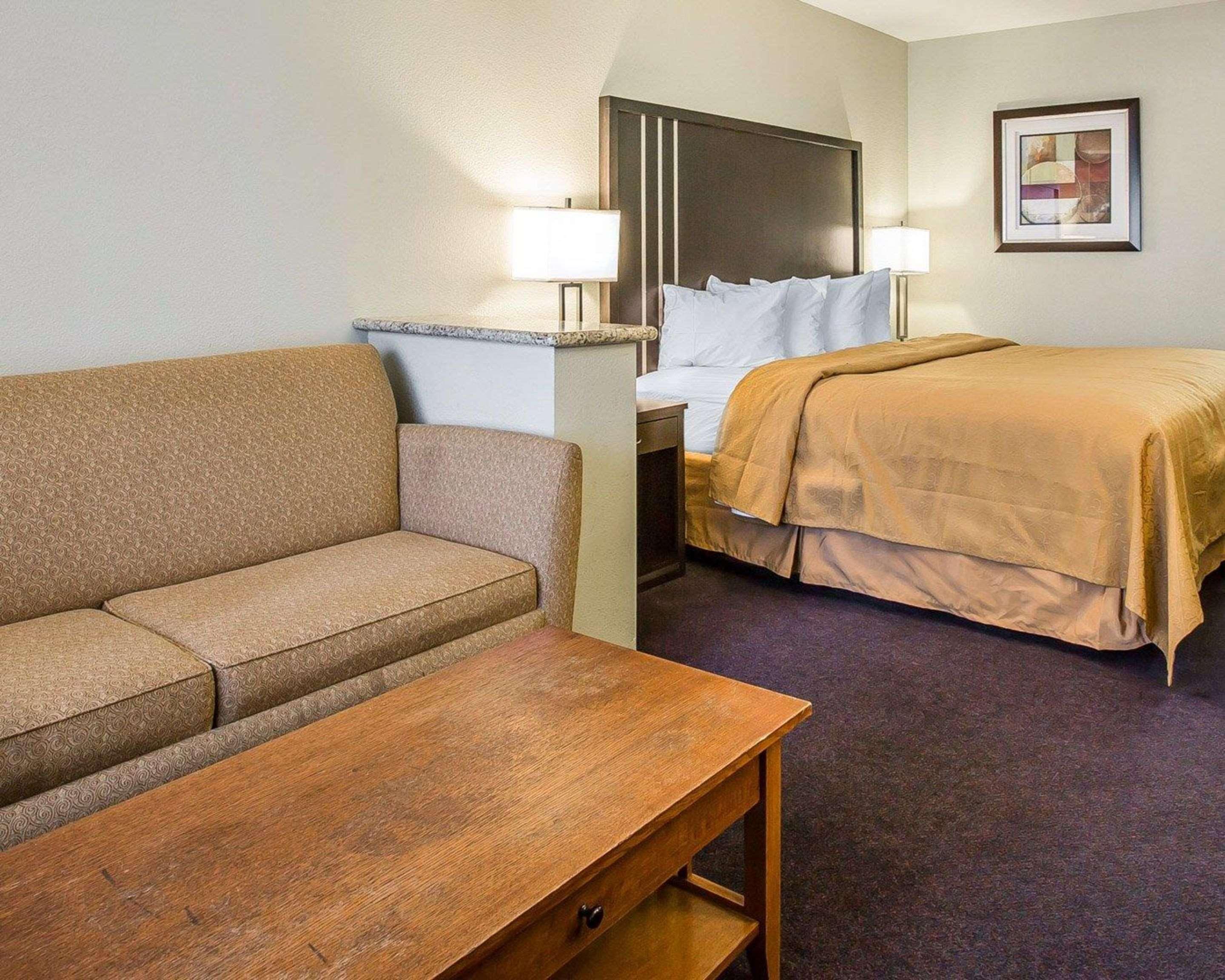 Quality Inn & Suites Woodland - Sacramento Airport Buitenkant foto
