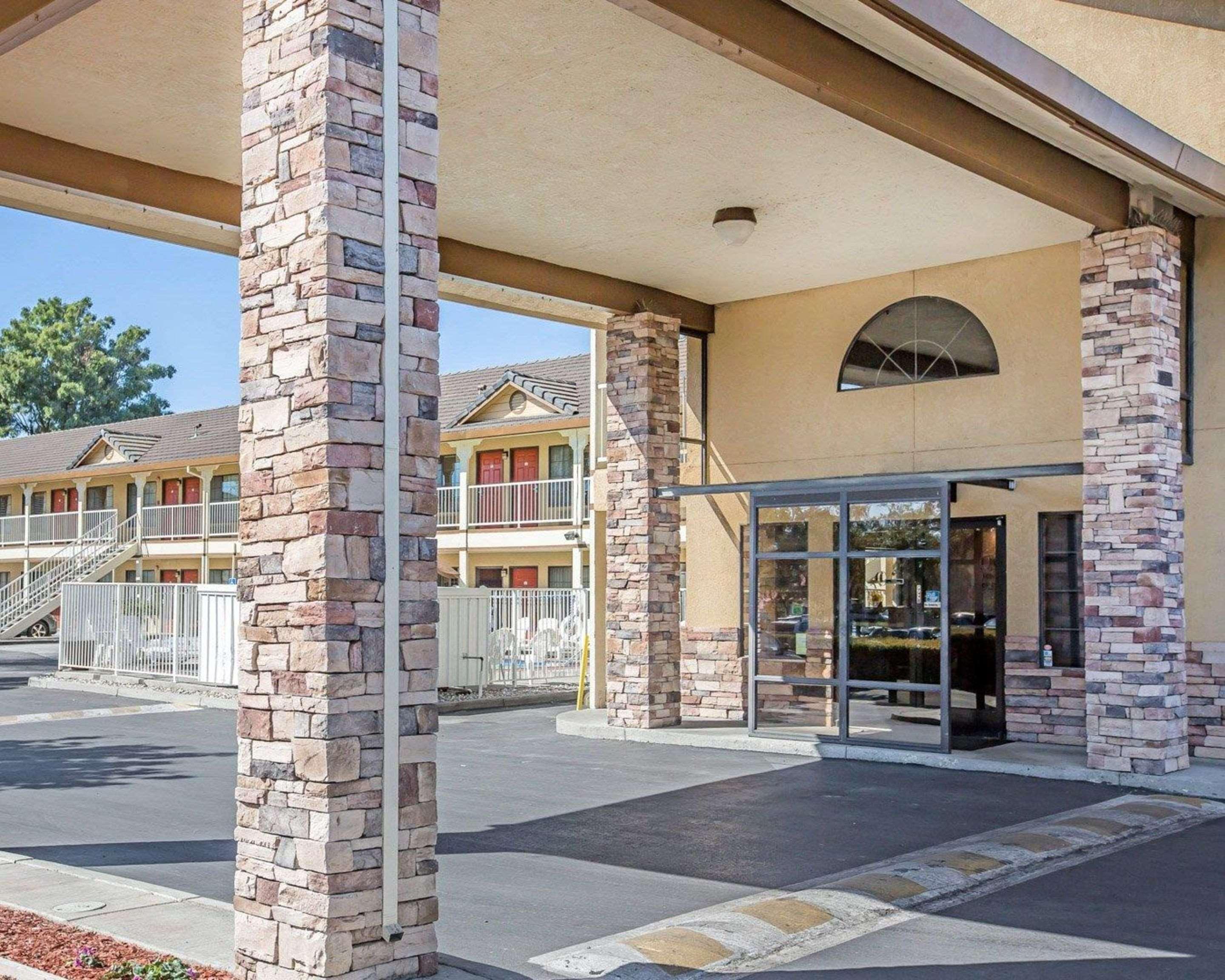 Quality Inn & Suites Woodland - Sacramento Airport Buitenkant foto