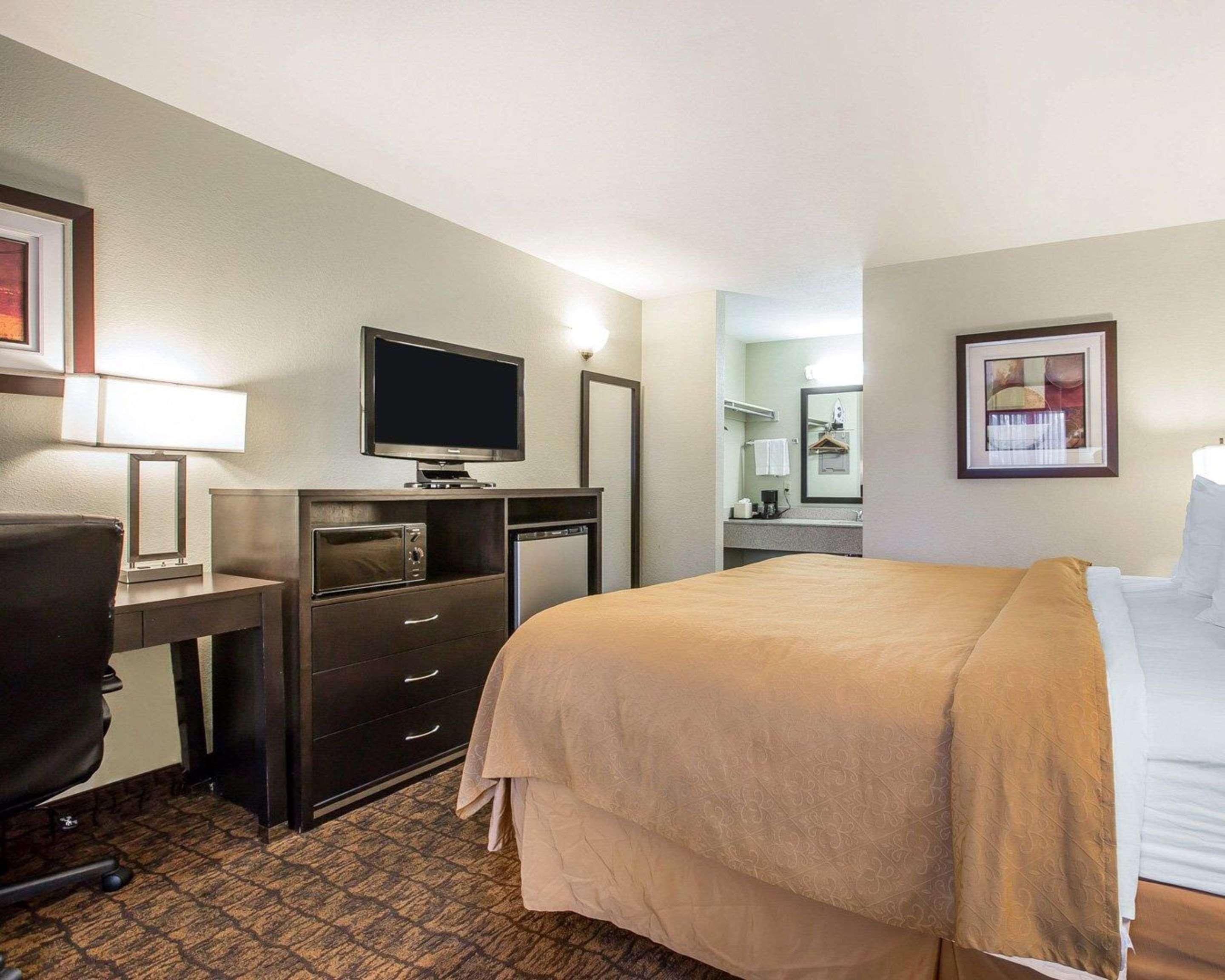 Quality Inn & Suites Woodland - Sacramento Airport Buitenkant foto