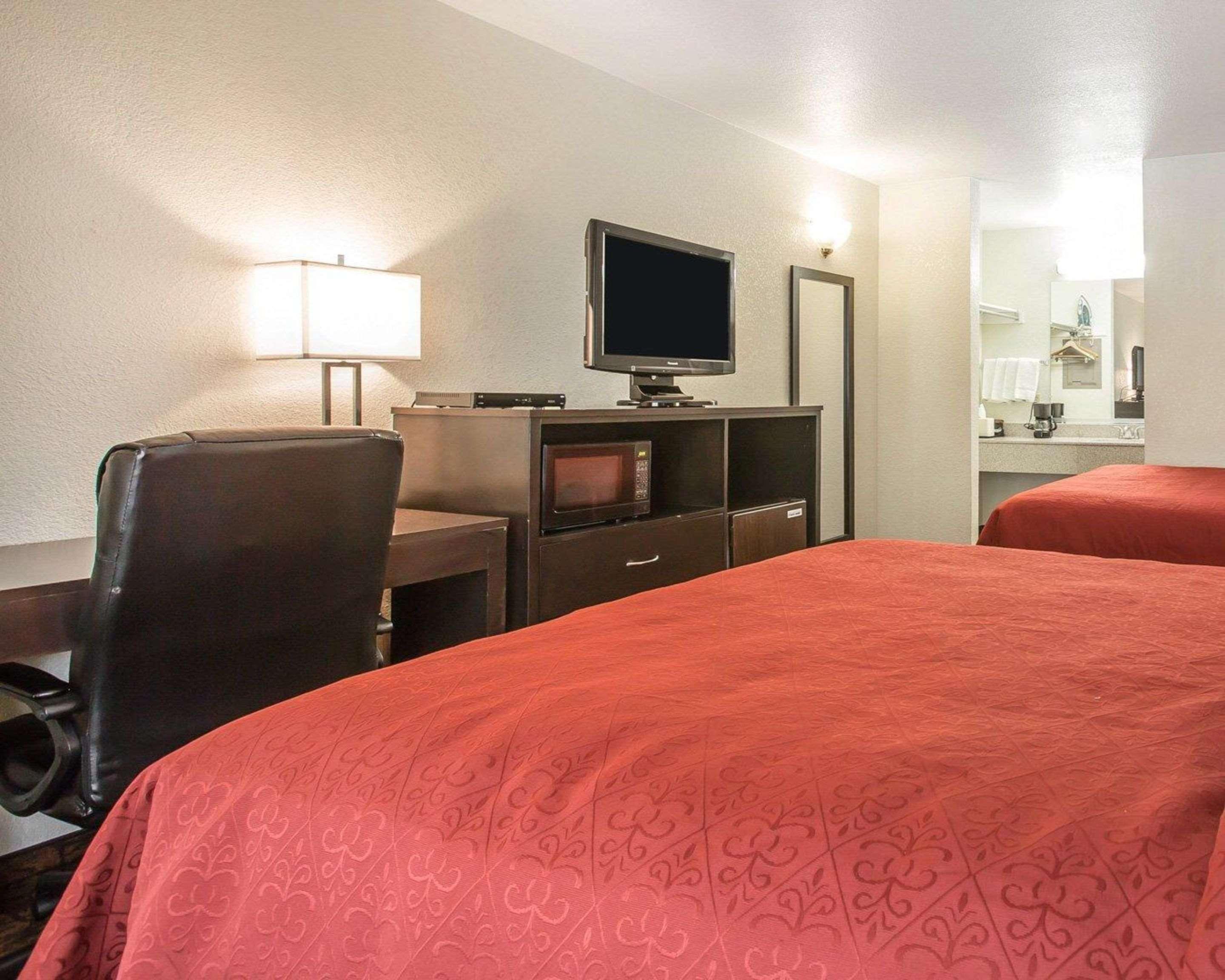 Quality Inn & Suites Woodland - Sacramento Airport Buitenkant foto