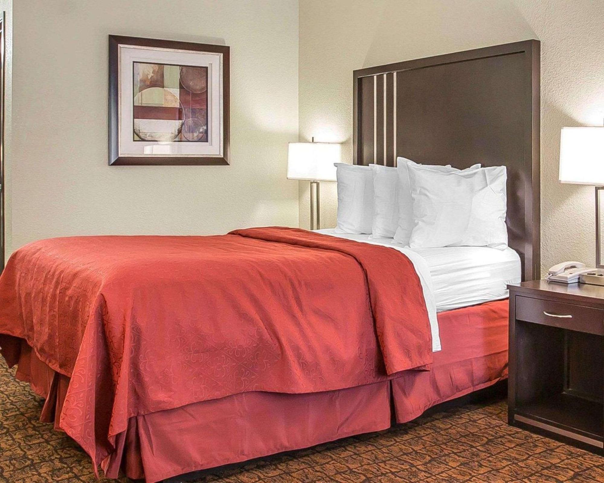 Quality Inn & Suites Woodland - Sacramento Airport Buitenkant foto