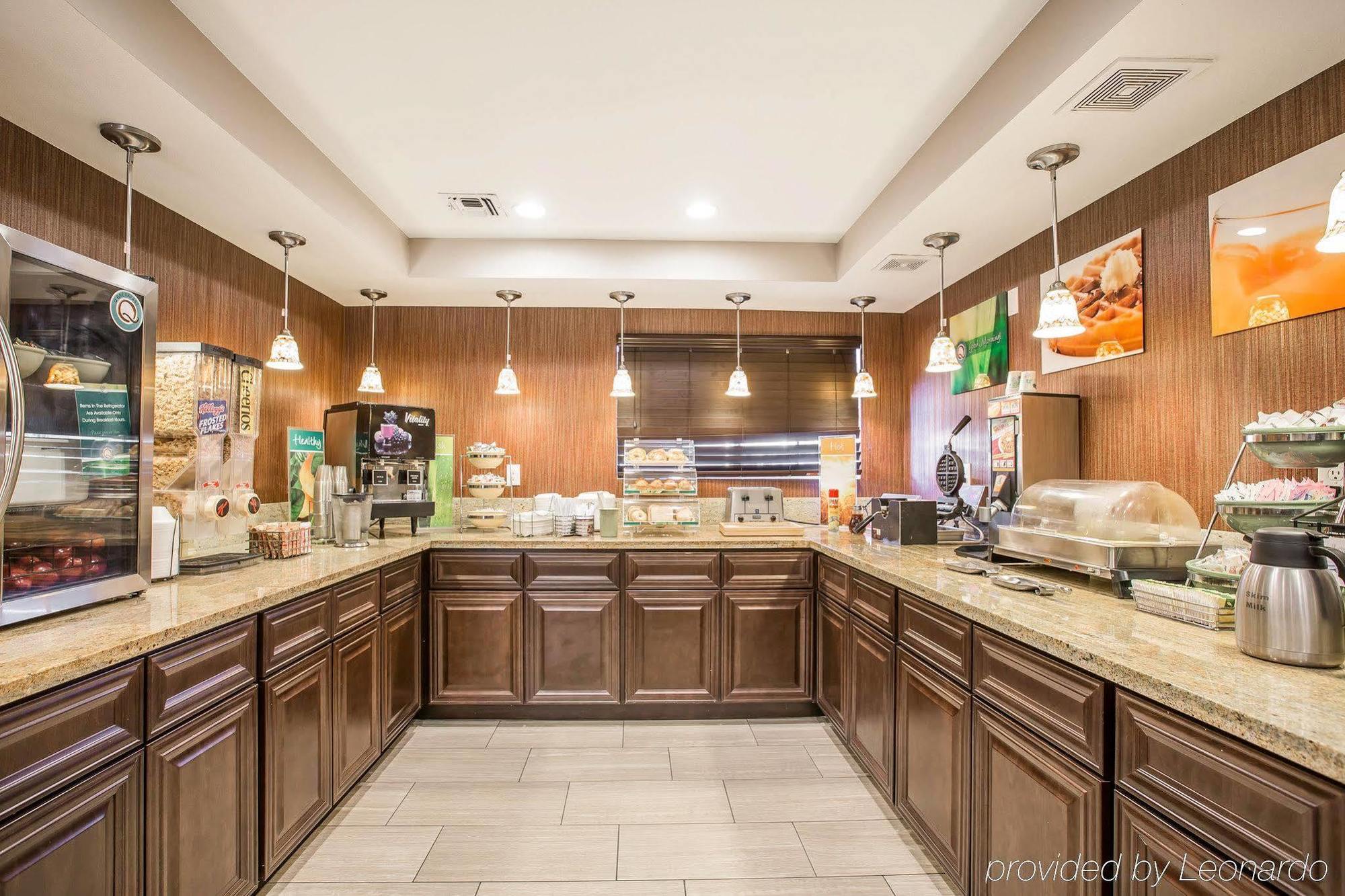Quality Inn & Suites Woodland - Sacramento Airport Buitenkant foto