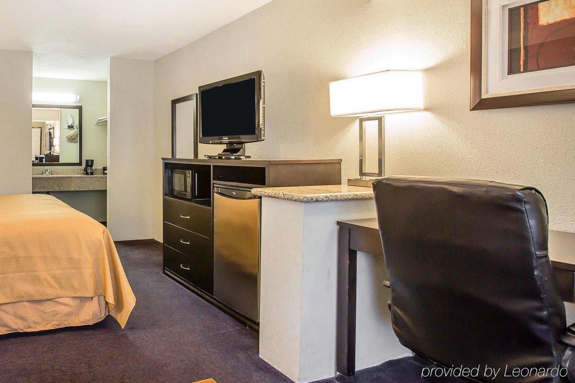 Quality Inn & Suites Woodland - Sacramento Airport Buitenkant foto