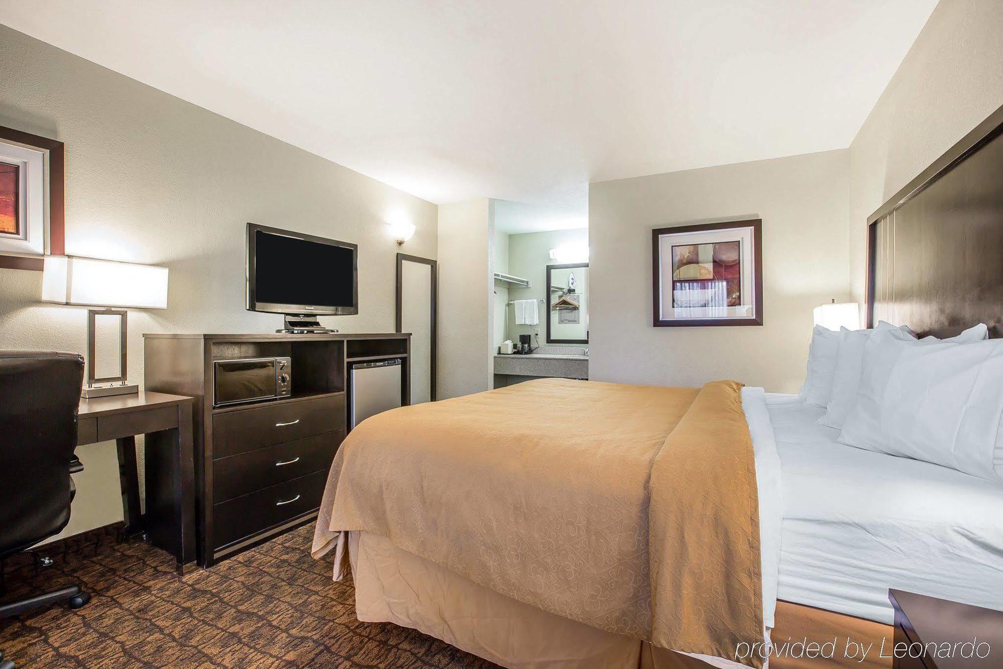 Quality Inn & Suites Woodland - Sacramento Airport Buitenkant foto