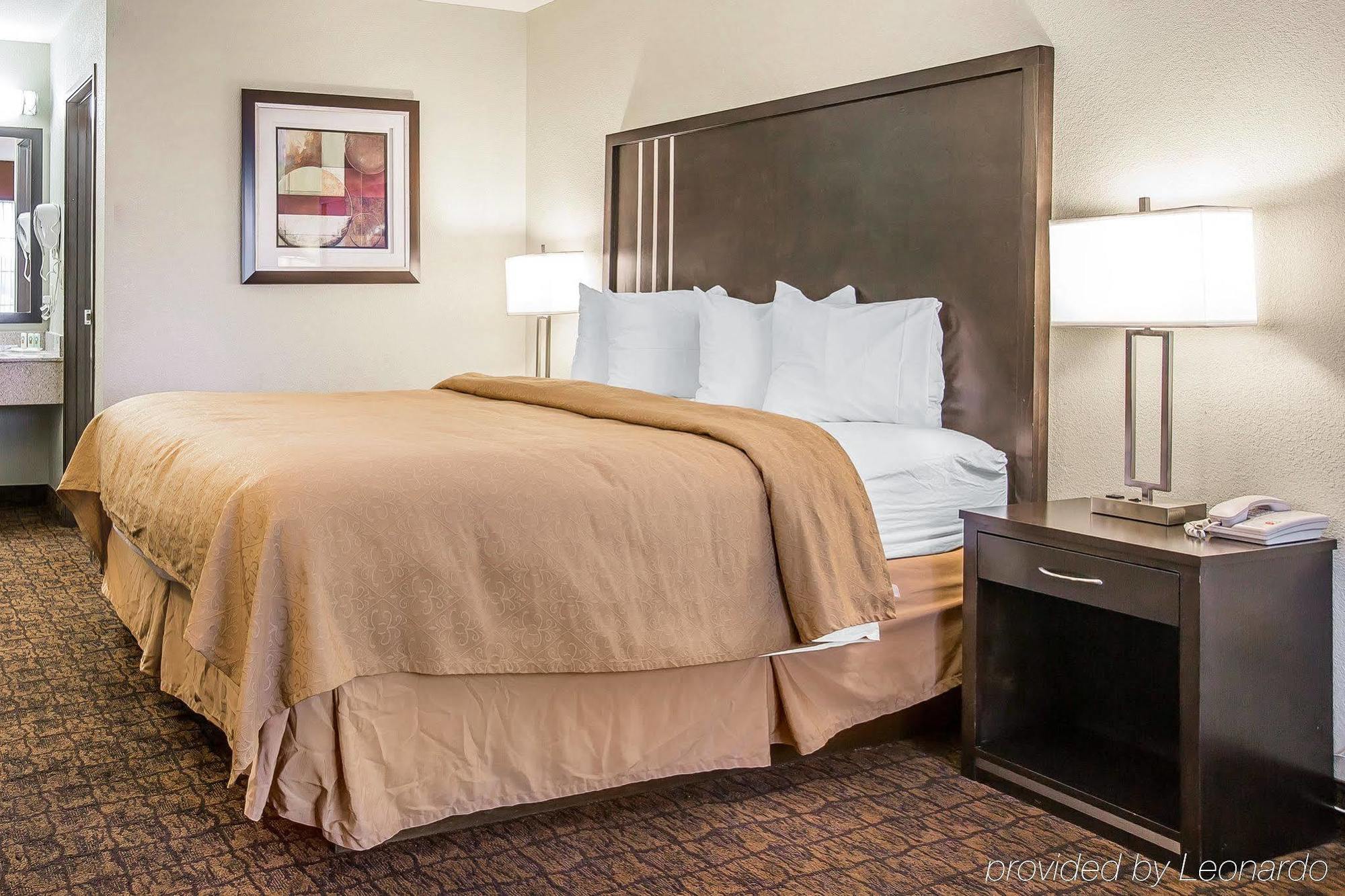 Quality Inn & Suites Woodland - Sacramento Airport Buitenkant foto