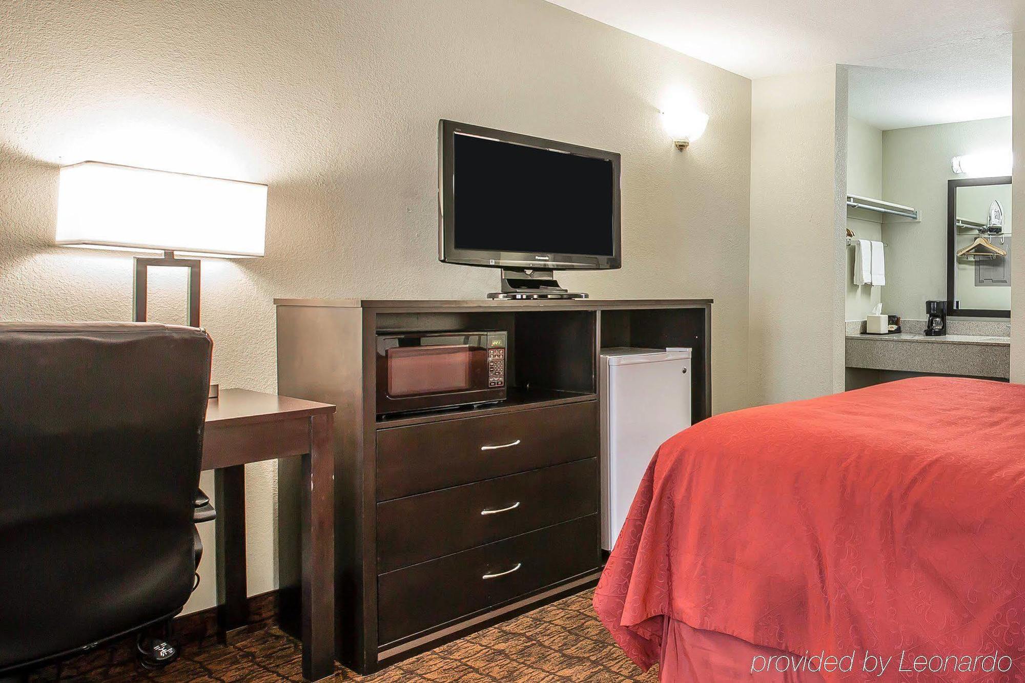 Quality Inn & Suites Woodland - Sacramento Airport Buitenkant foto