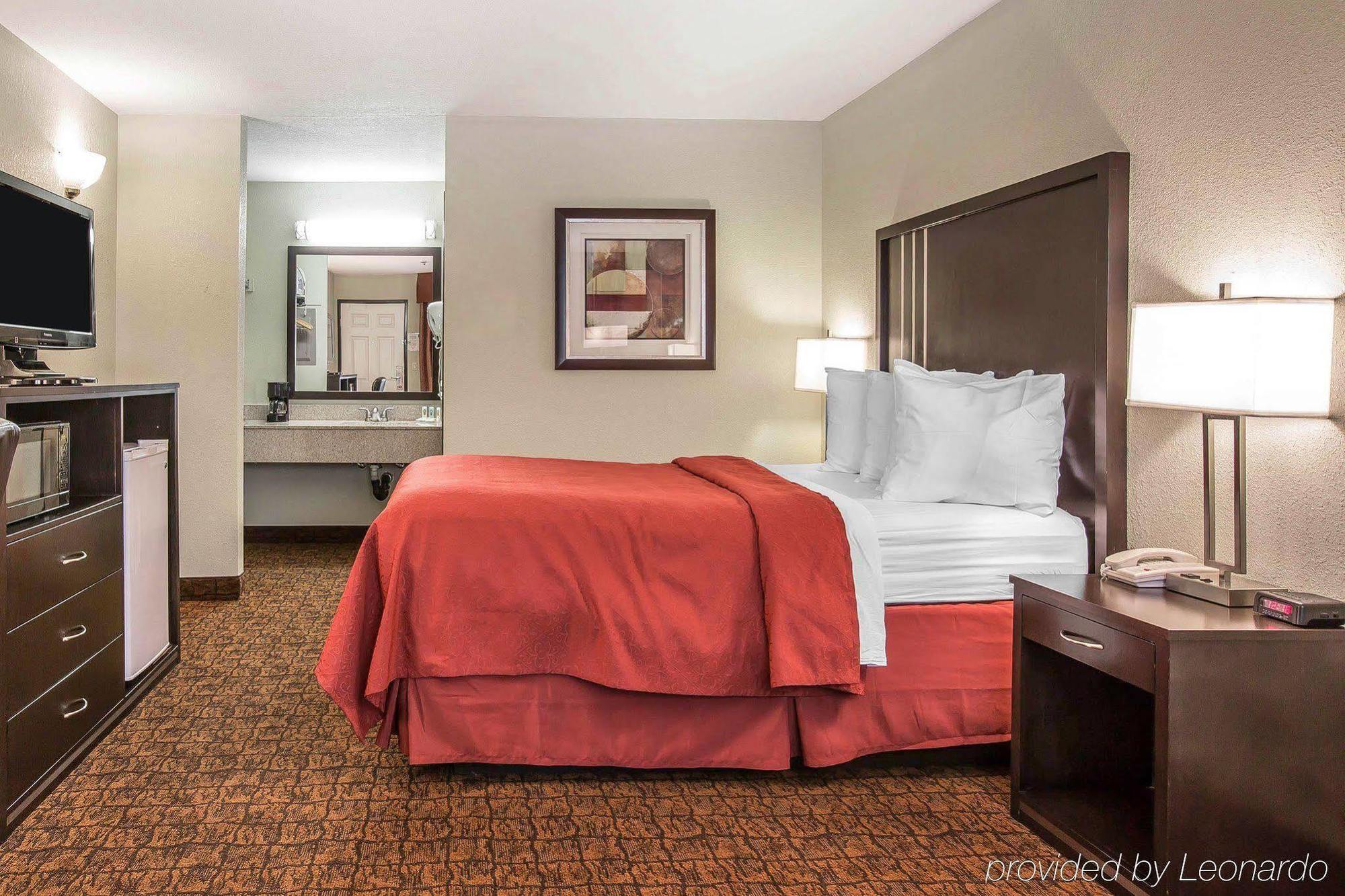 Quality Inn & Suites Woodland - Sacramento Airport Buitenkant foto