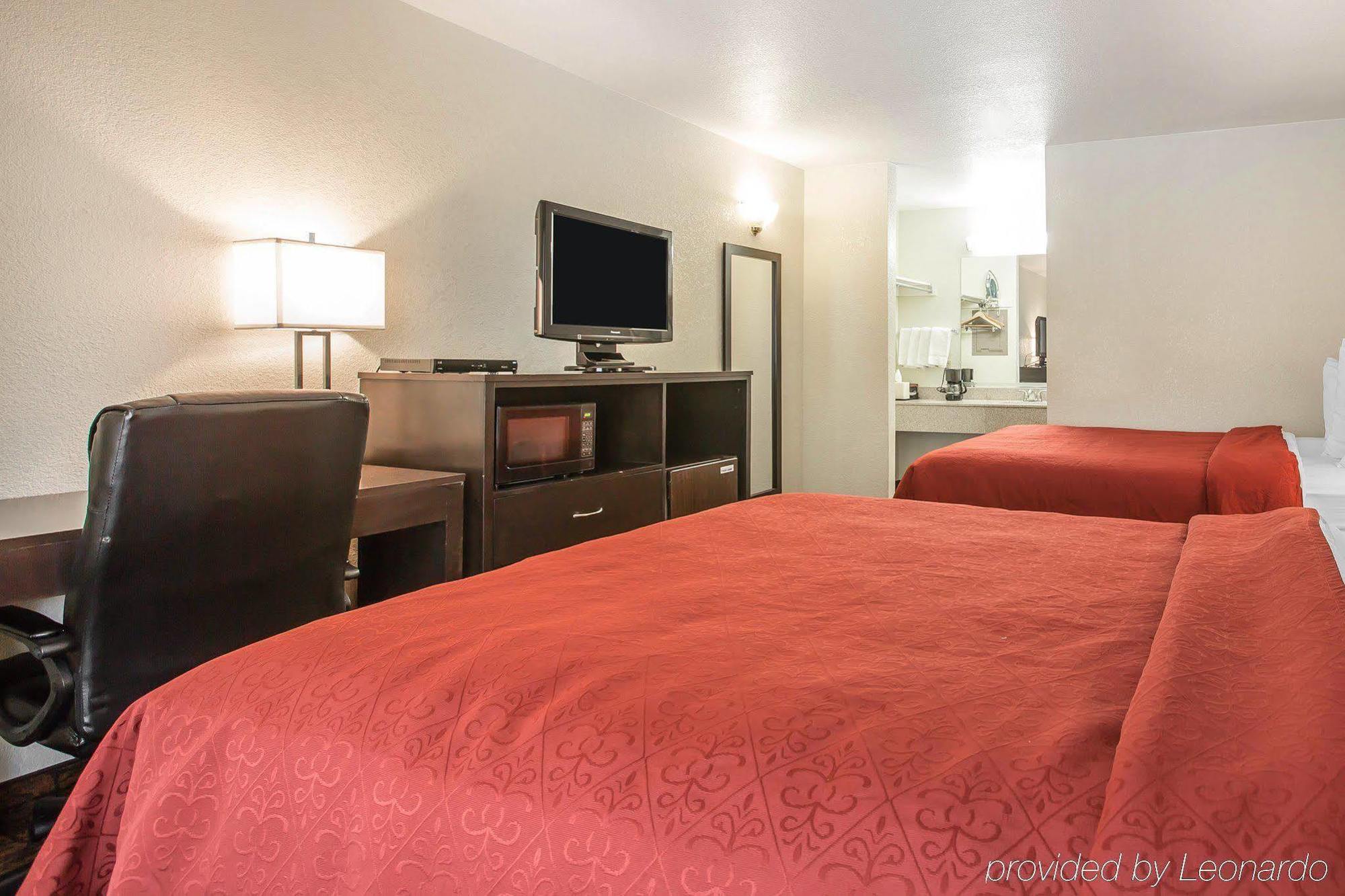 Quality Inn & Suites Woodland - Sacramento Airport Buitenkant foto
