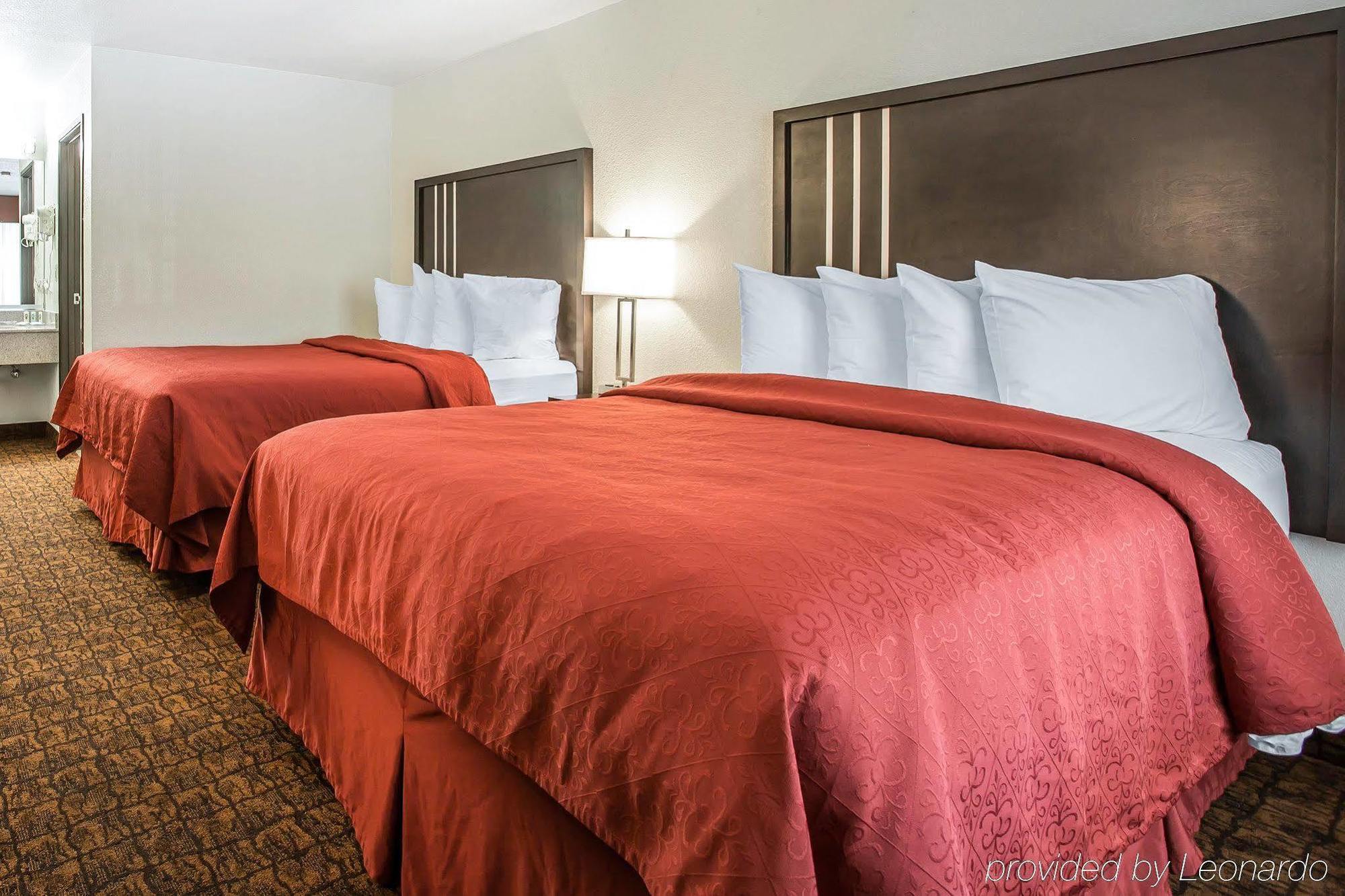 Quality Inn & Suites Woodland - Sacramento Airport Buitenkant foto