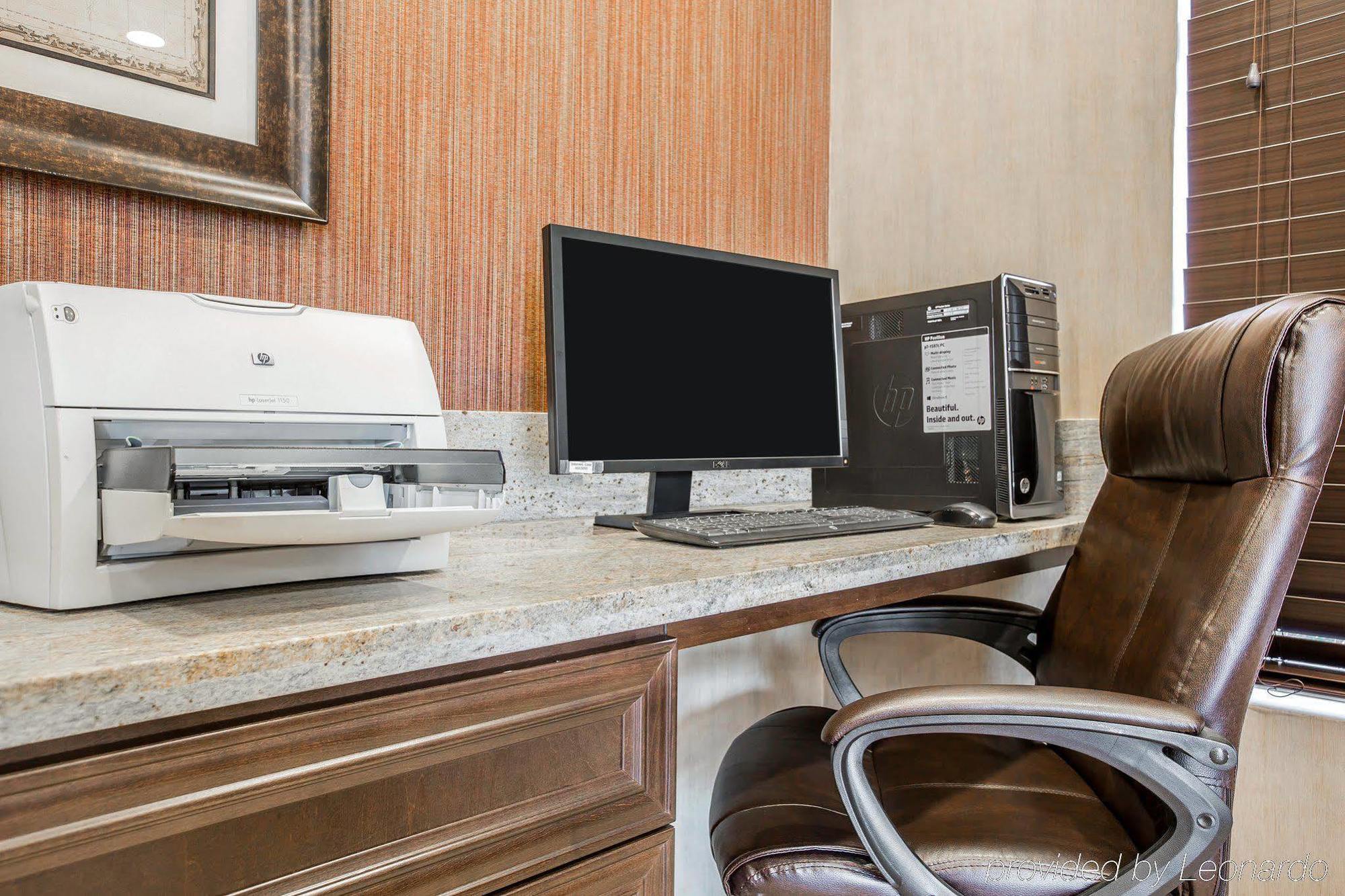 Quality Inn & Suites Woodland - Sacramento Airport Buitenkant foto
